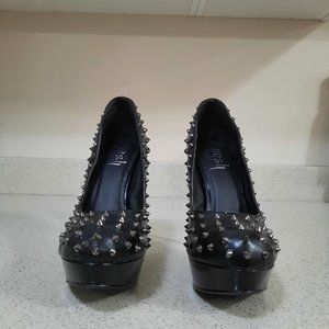 NEW Black Pumps